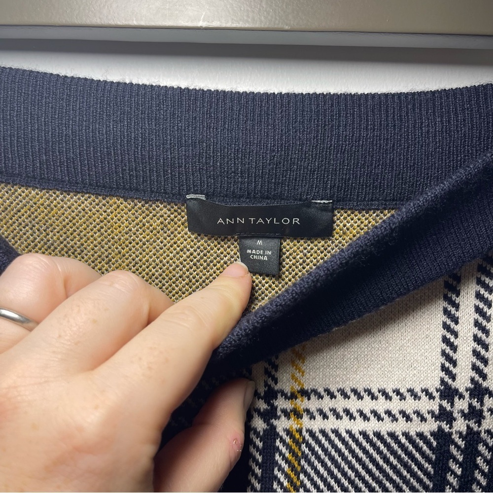 Ann Taylor Women’s Plaid Knit fall holiday Pencil Skirt Navy Yellow in Size M - Picture 3 of 8
